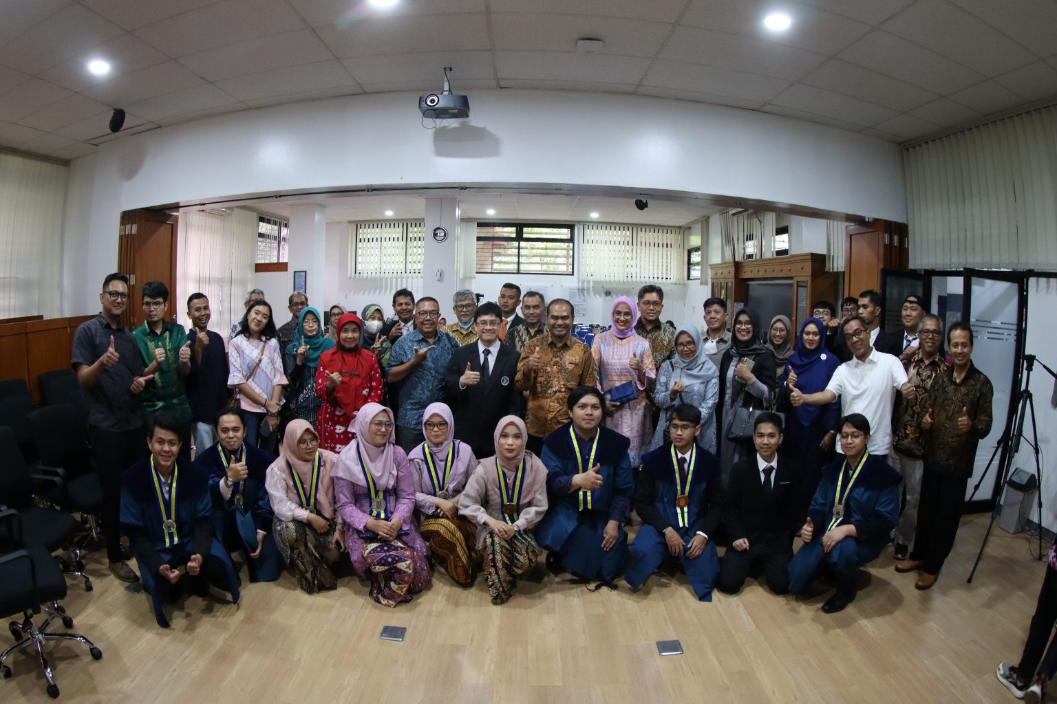 Pelaksanaan Program Syukuran Wisuda April Teknik Fisika ITB 2023 ...